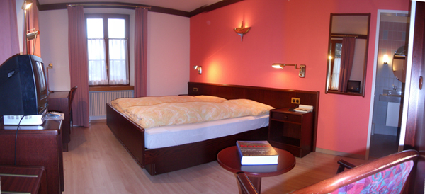 Doppelzimmer Seite altes Dorf (auf Wunsch Zimmer mit Verbindungstre)